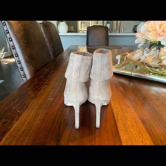 Ivanka Trump Beige suede ankle booties - Picture 4 of 8